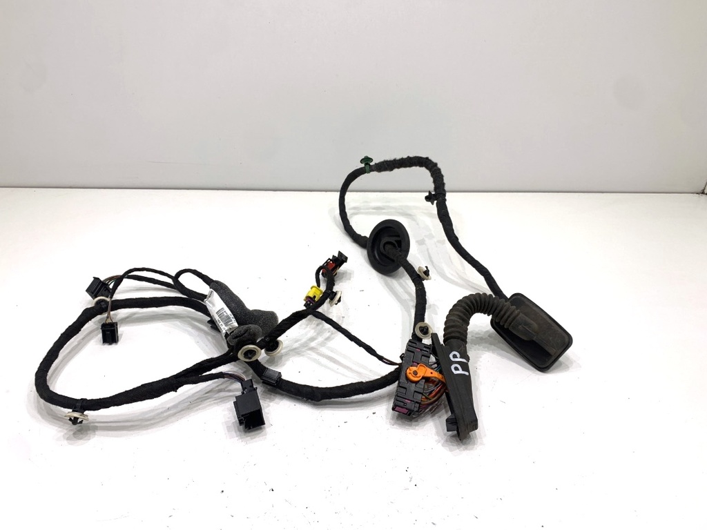 [STARK-851243] Instalación eléctrica puerta delantera derecha Skoda Scala (NW1)