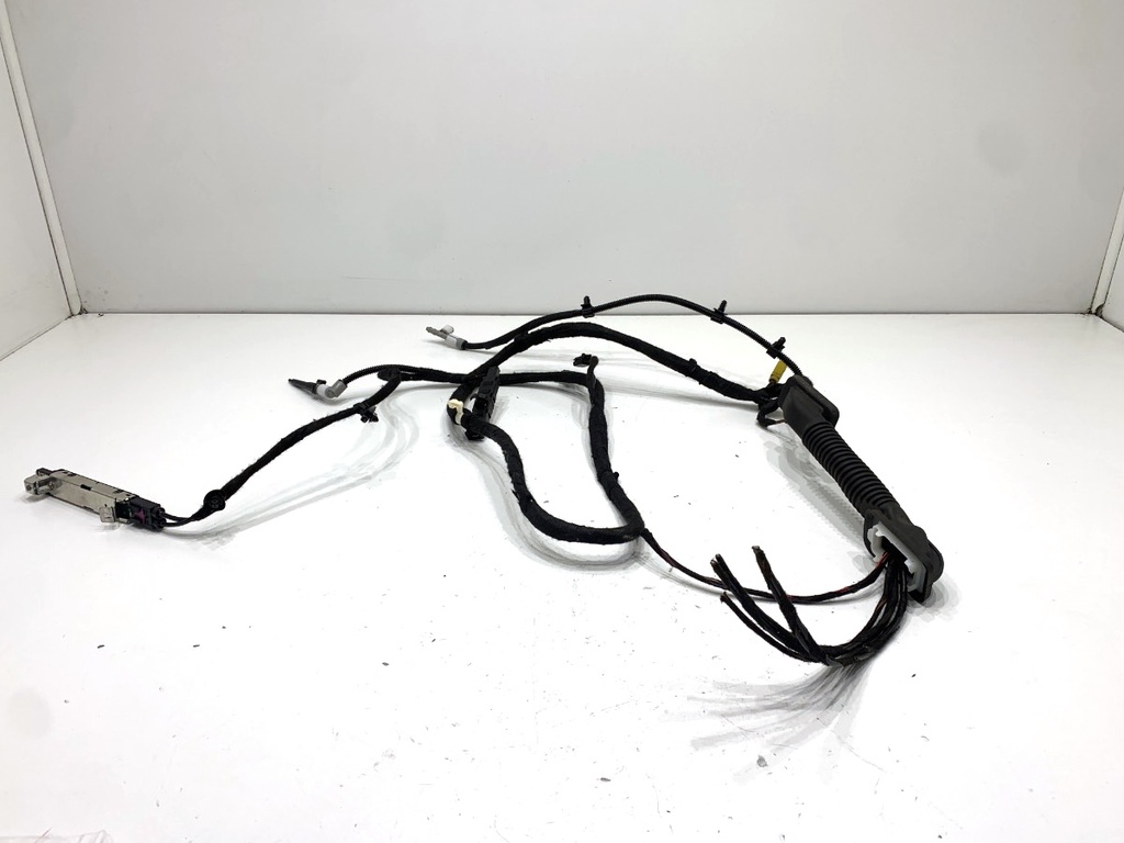 [STARK-851245] Instalación eléctrica portón trasero Skoda Scala (NW1)