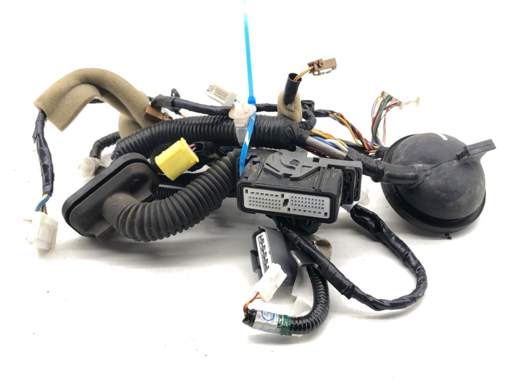 [STARK-853940] Instalación eléctrica puerta delantera derecha Infiniti Q50