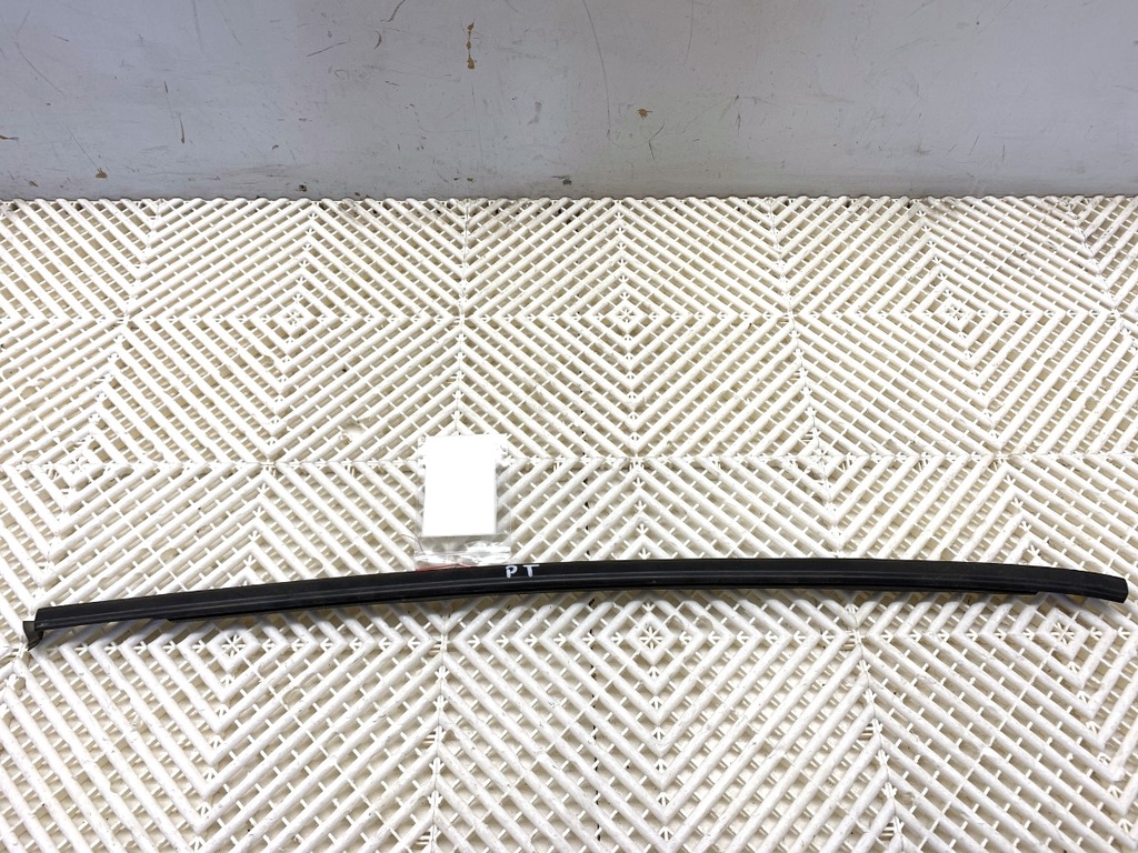 [STARK-885234] Moldura de puerta trasera derecha Peugeot 208 I