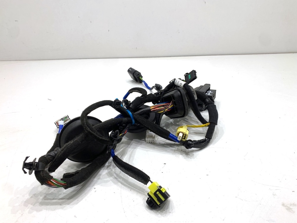 [STARK-885913] Instalación eléctrica de puerta delantera derecha Hyundai i30 Kombi