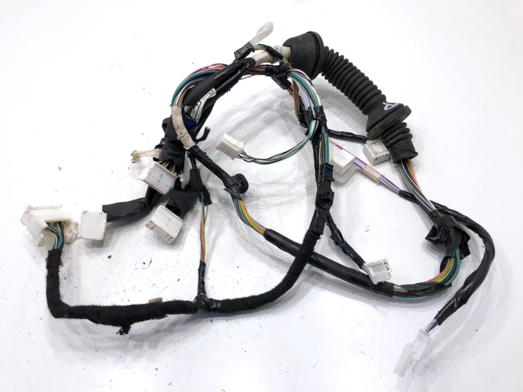 [STARK-886633] Instalación eléctrica de puerta delantera izquierda Toyota Auris