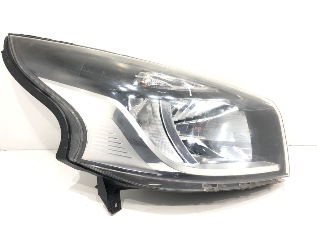 [STARK-679498] Faro delantero derecho Renault Trafic III Autobus 2014-2022