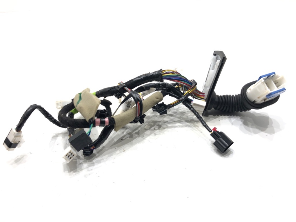 [STARK-773627] Instalación eléctrica puerta delantera izquierda Mazda 2