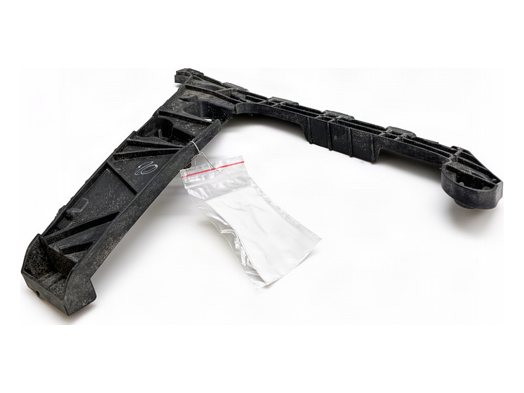 [STARK-937897] Guía de parachoques trasero izquierdo Audi A4 B9 Avant