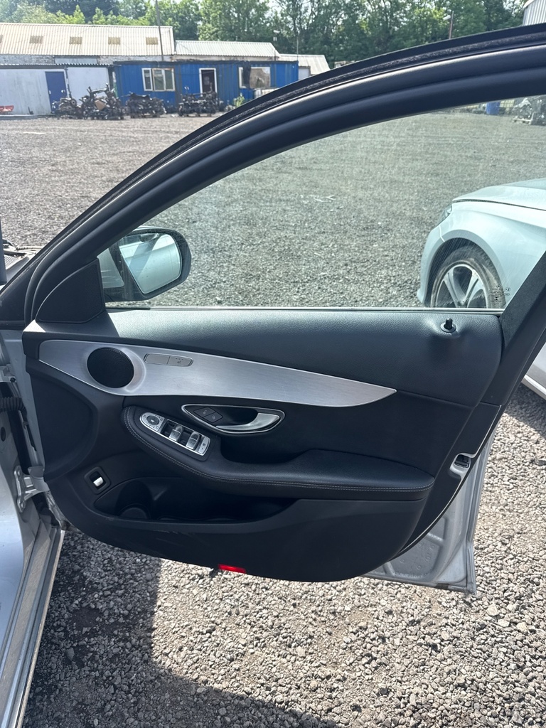 [EPE-104524] Panel interior de puerta delantera derecha Mercedes-Benz Clase C W205