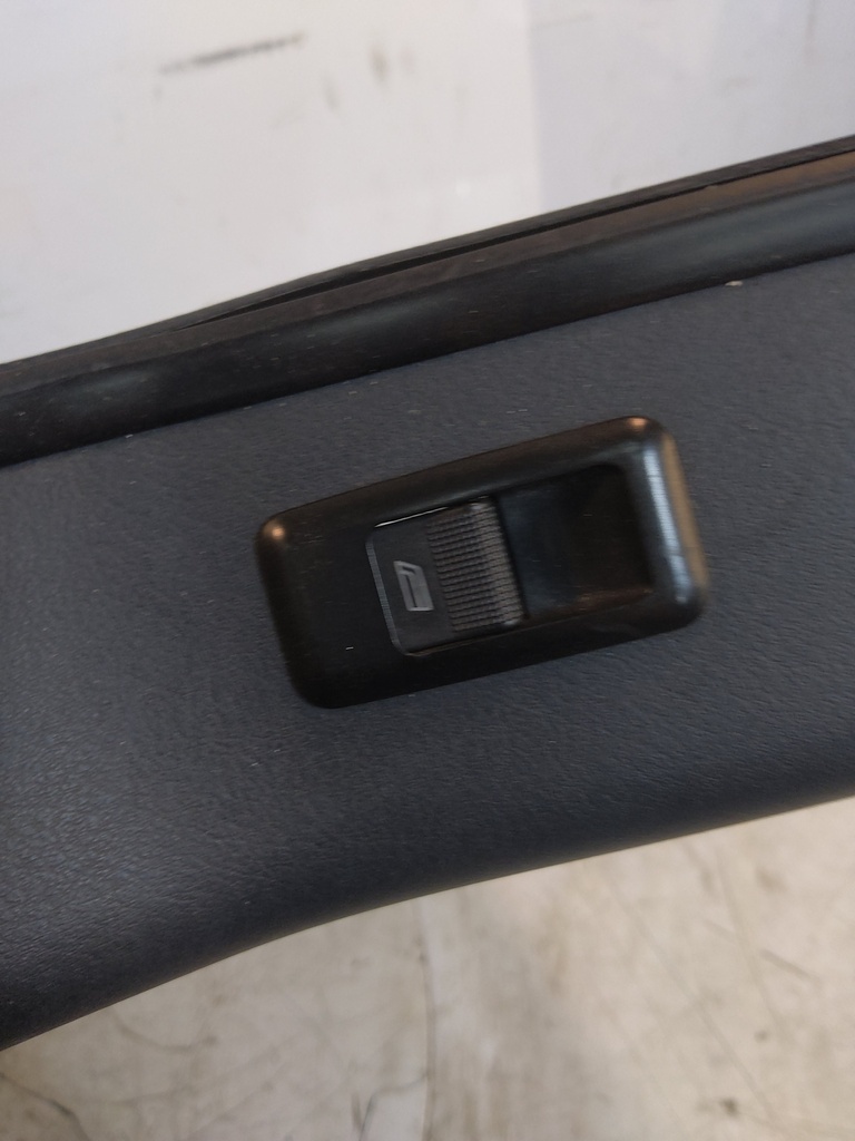 [MTD-539618] Revestimiento puerta delantera izquierda VW Caravelle T4