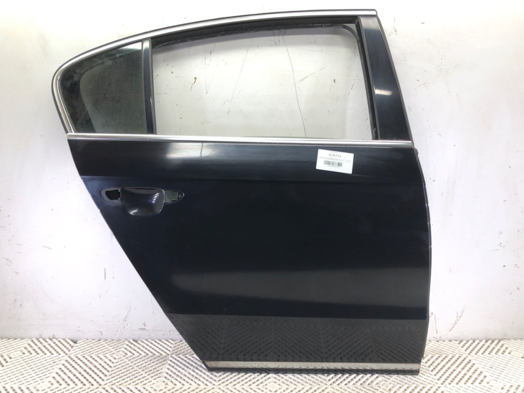 [STARK-678752] Puerta trasera derecha VW Passat B7 (362) 2010-2015