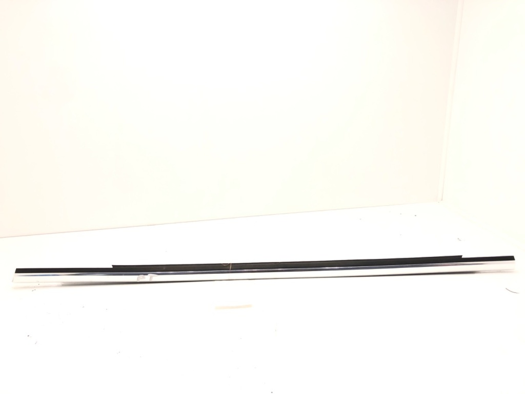 [STARK-587591] Moldura de puerta trasera derecha Ford Focus III