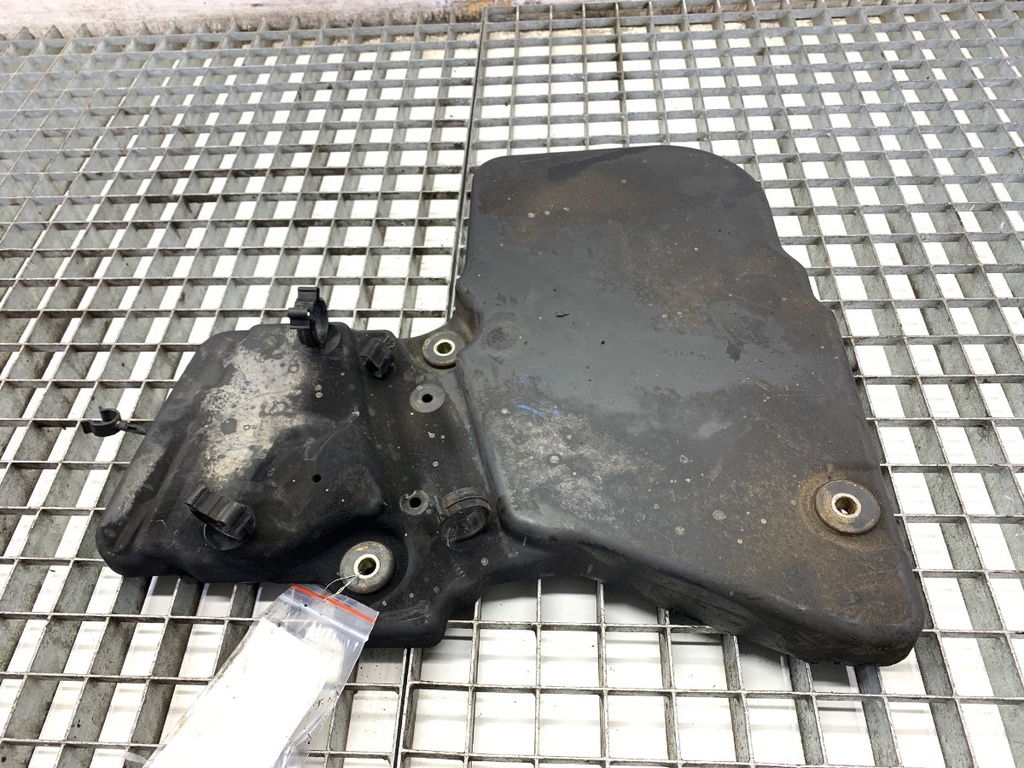 [STARK-822748] Tapa de distribución VW Touareg