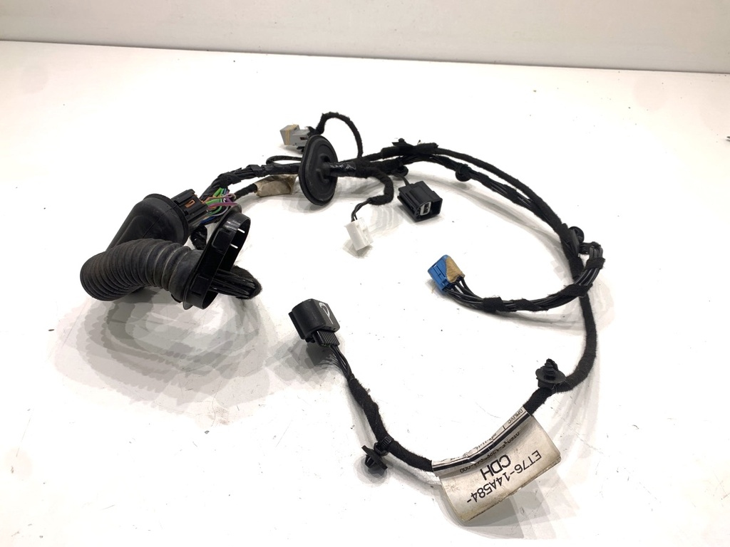 [STARK-839848] Instalación eléctrica de puerta delantera derecha Ford Transit Courier