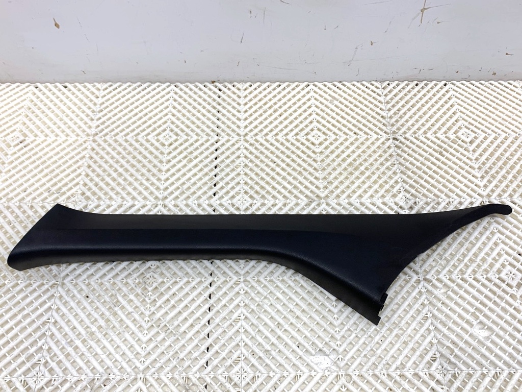 [STARK-880714] Moldura de pilar izquierdo Mercedes-Benz eSprinter (B910)
