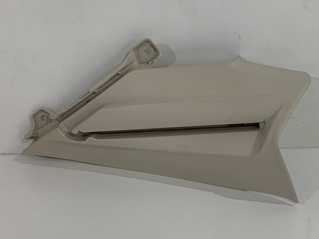 [STARK-906182] Moldura de pilar derecho BMW Serie 3 Touring (G21, G81)
