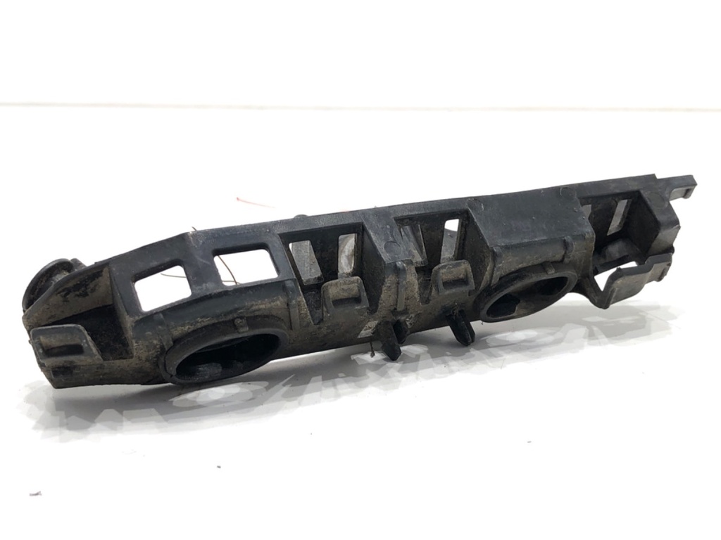 [STARK-912232] Guía de parachoques delantero izquierdo VW Passat B8