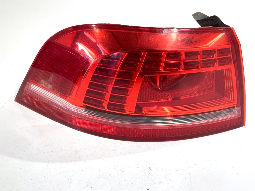 [STARK-896725] Piloto trasero izquierdo VW Passat B7 Variant (365) 2.0 TDI 103 kW 2010-2015
