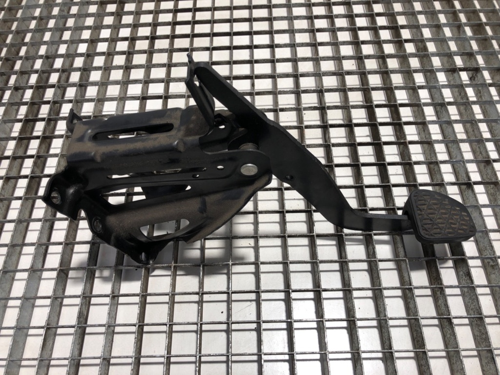 [STARK-782708] Pedal de freno para Mercedes-Benz Sprinter 3-t (B906)