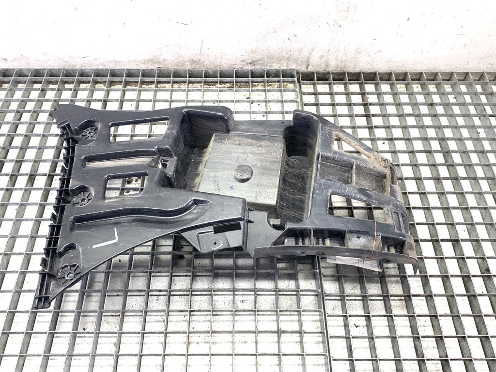 [STARK-829689] Guía de parachoques trasero izquierdo BMW X1 (F48)