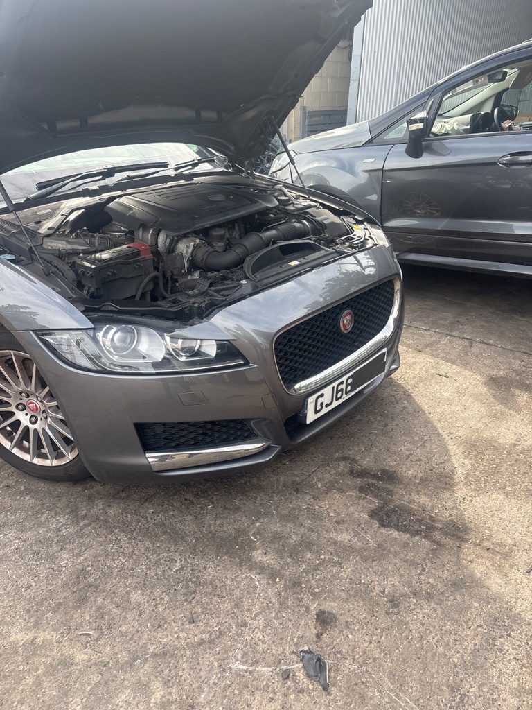 [EPE-129151] Paragolpes delantero Jaguar XF 2016