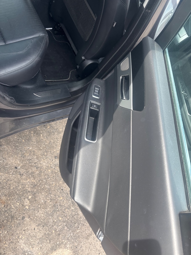[EPE-129239] Panel de puerta Jaguar XF 2016