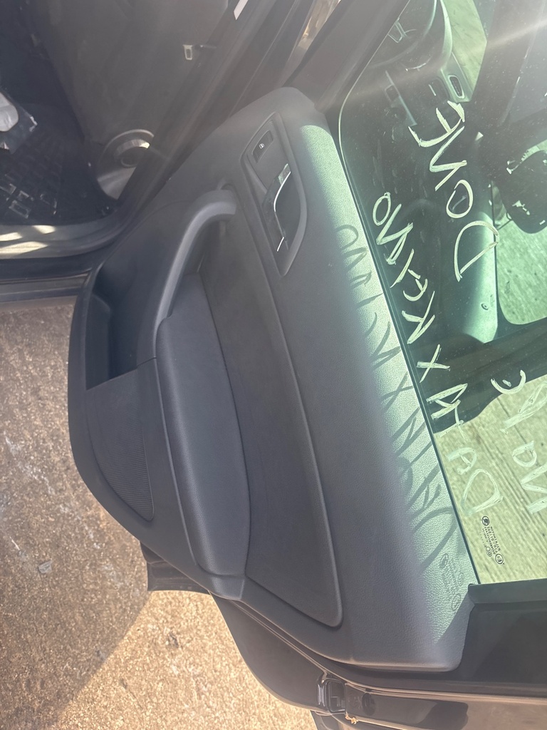 [EPE-129398] Panel de puerta Skoda Yeti 2016