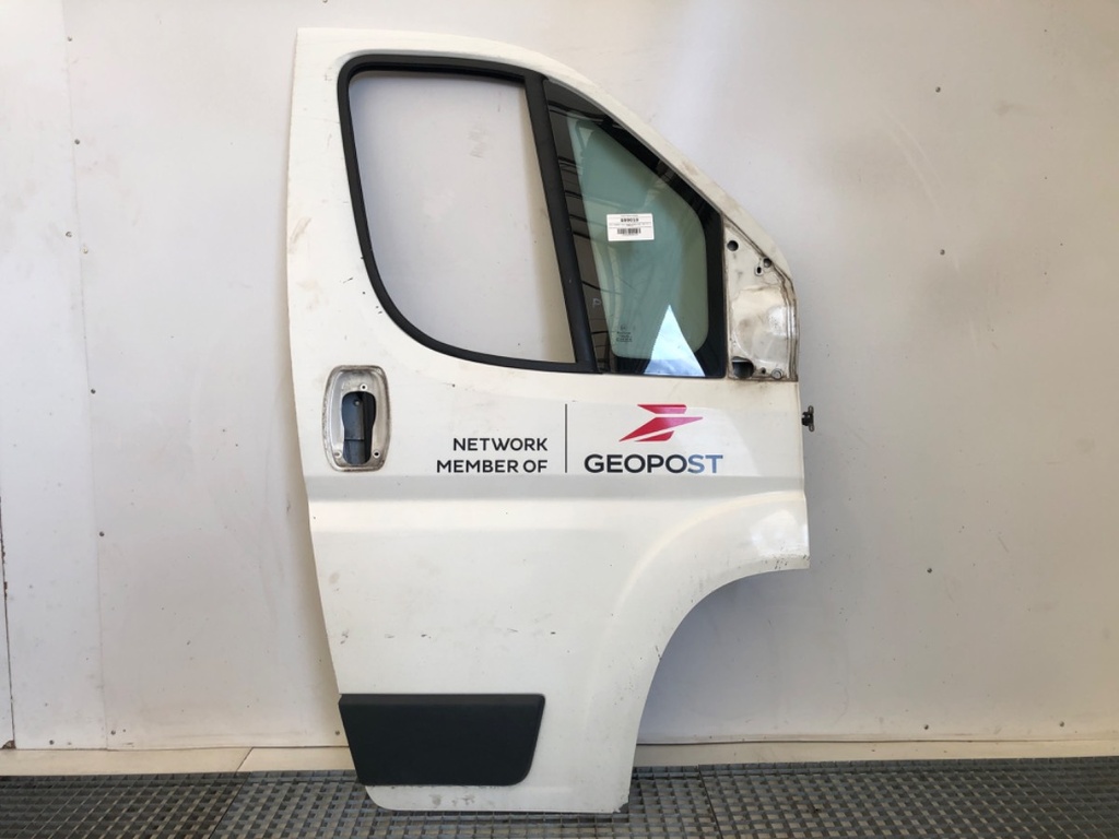 [STARK-899010] Puerta delantera derecha PEUGEOT BOXER Autobus 2005-2022
