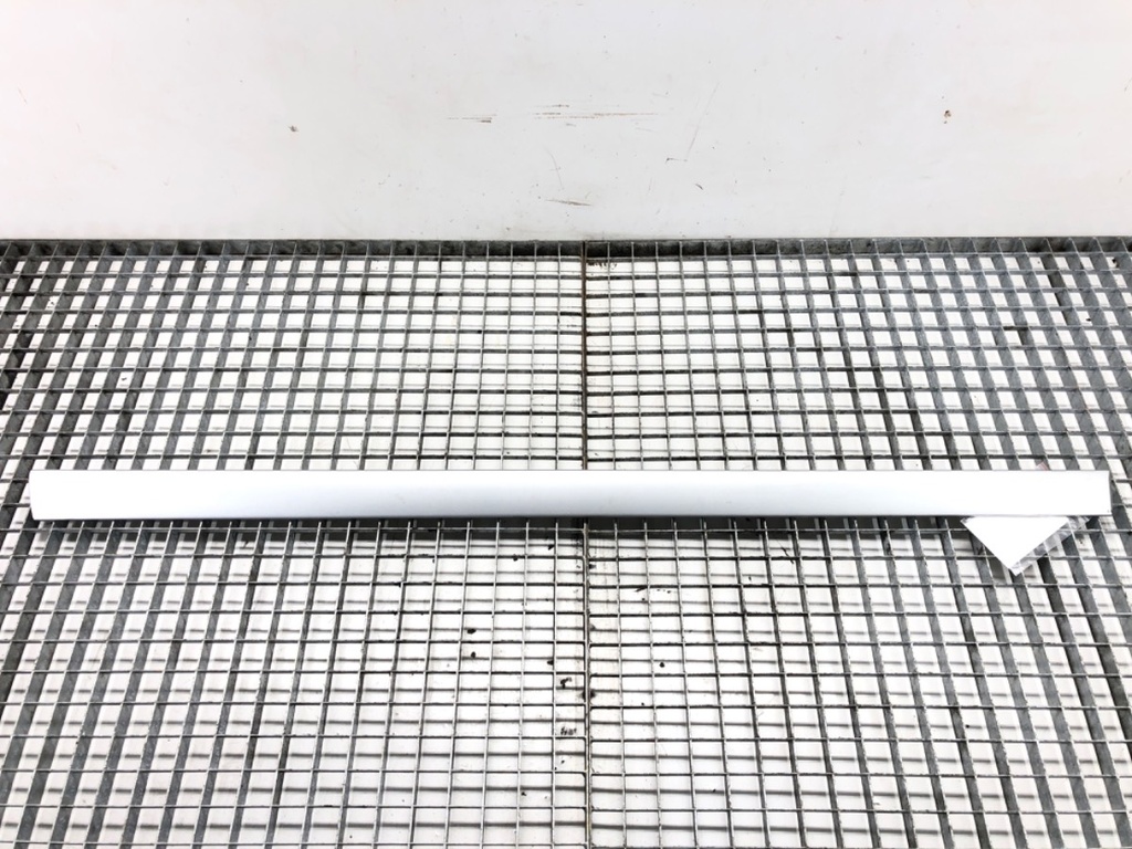 [STARK-471243] Moldura de puerta delantera derecha Mercedes-Benz CLK (C208)