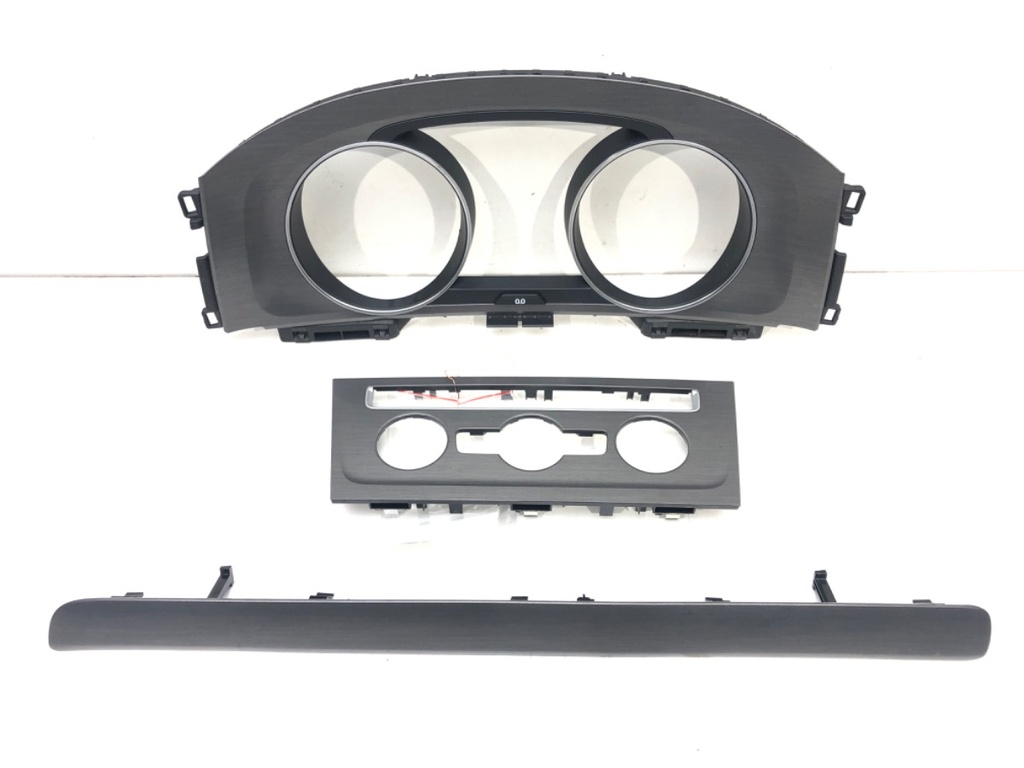 [STARK-475596] Moldura decorativa VW Golf VII