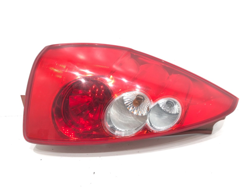 [STARK-644637] Piloto trasero izquierdo Mazda 5
