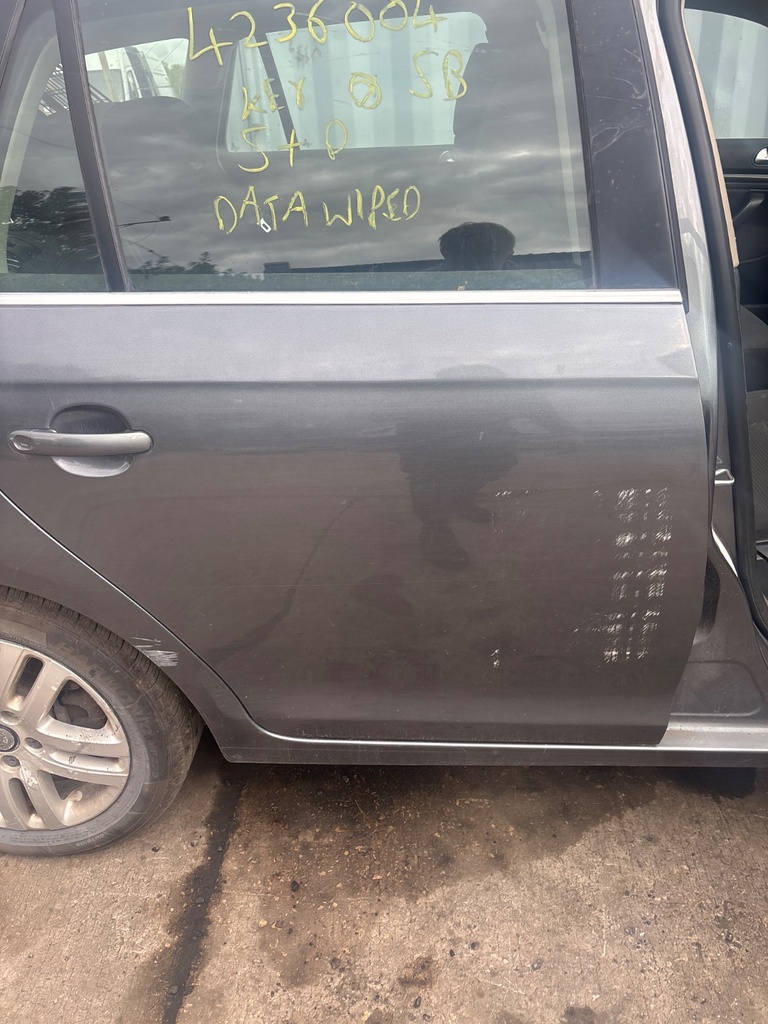 [EPE-129664] Puerta trasera derecha VW Golf