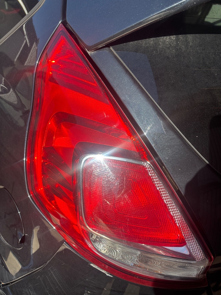 [EPE-129719] Piloto trasero izquierdo para Ford Fiesta