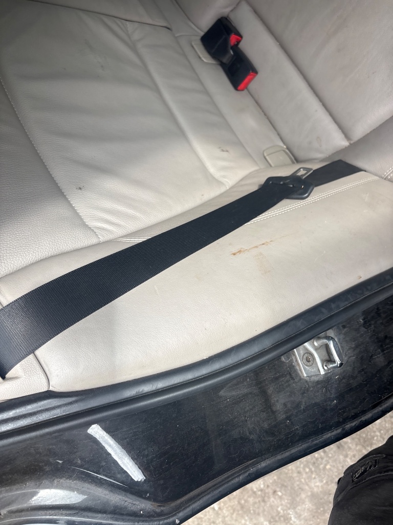 [EPE-129821] Pretensor de cinturón trasero derecho BMW Serie 1 (2007-2011)