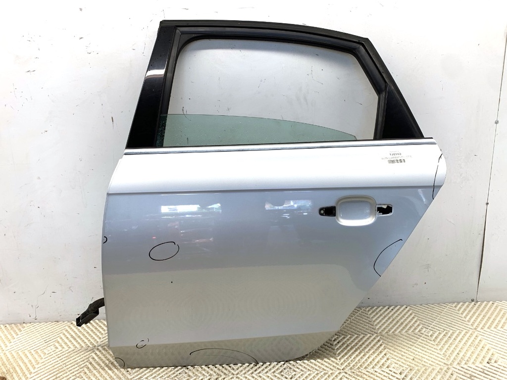 [STARK-728103] Puerta trasera izquierda Audi A4 B8 (8K2) 2007-2015