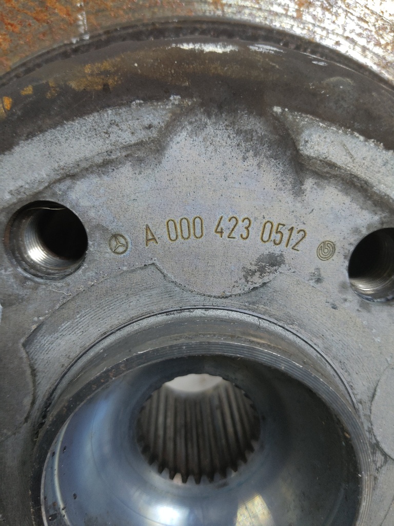 [MTD-529548] Cubo de rueda trasero derecho Mercedes Clase C W205