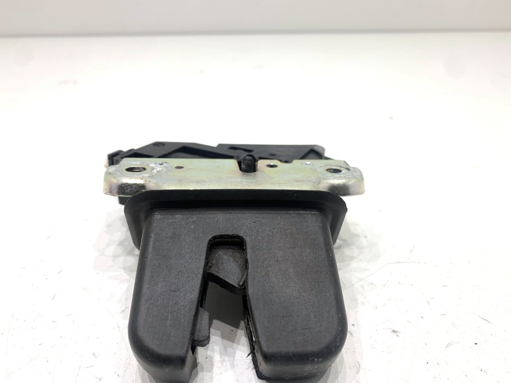 [STARK-850007] Cerradura de portón trasero VW Passat B7 (362)