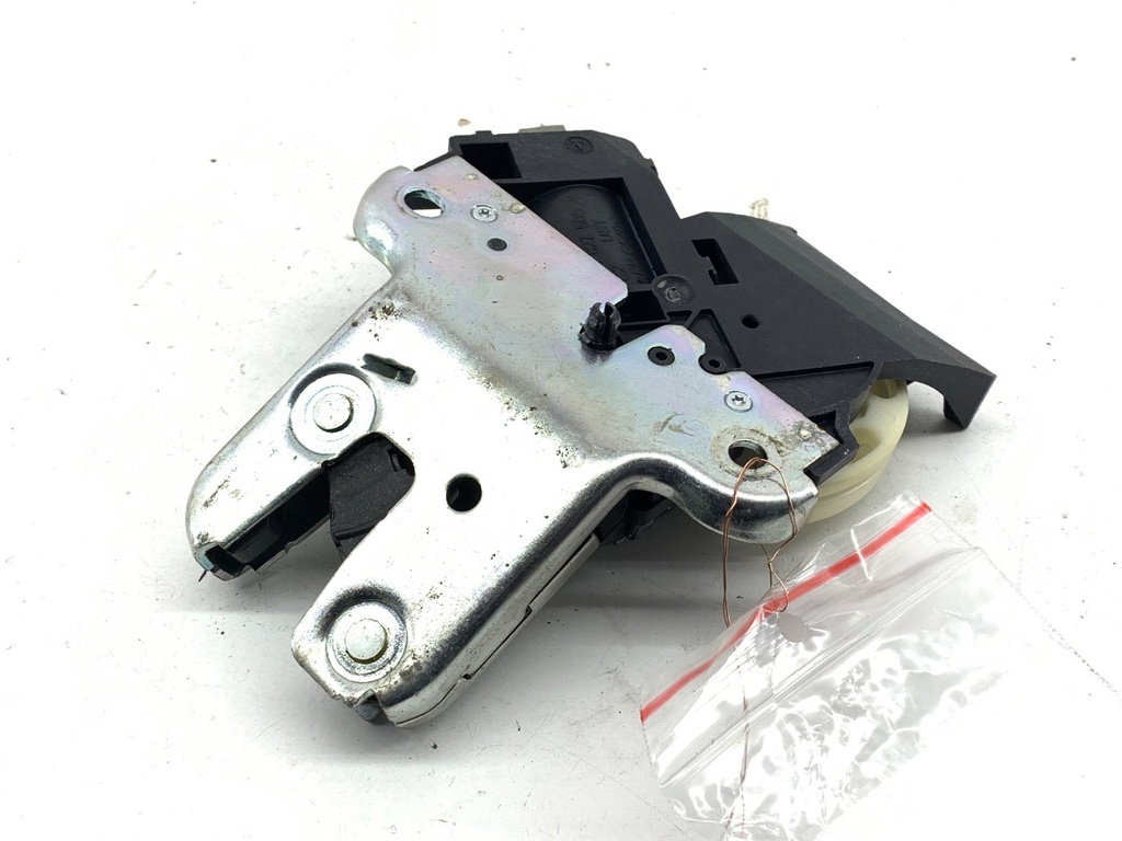 [STARK-861864] Cerradura de portón trasero Audi A6 C6
