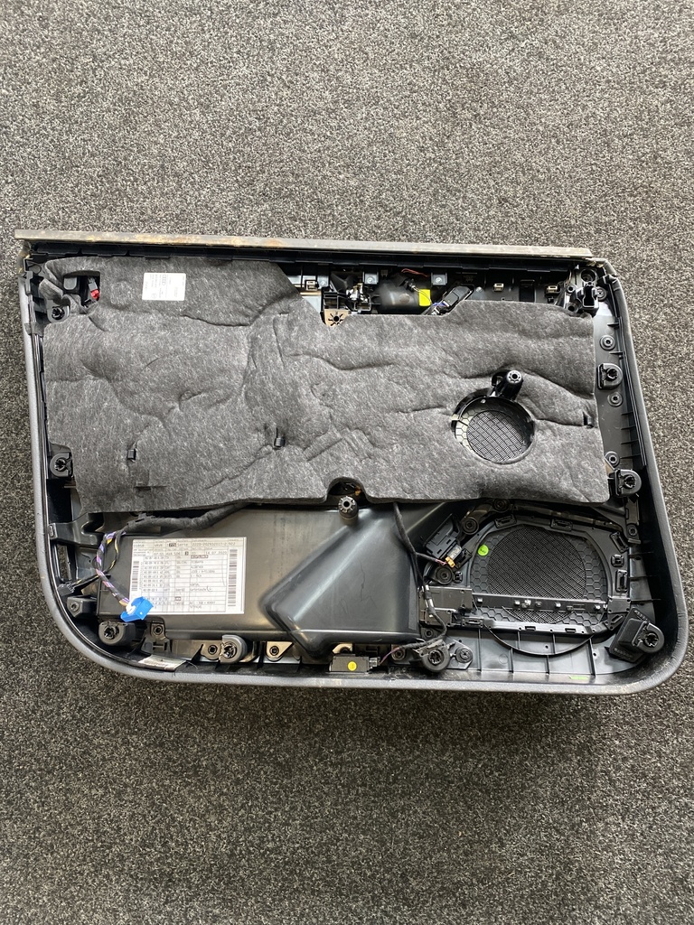 [EPE-105000] Panel de revestimiento interior puerta delantera derecha Audi A6 C8 Avant 2020