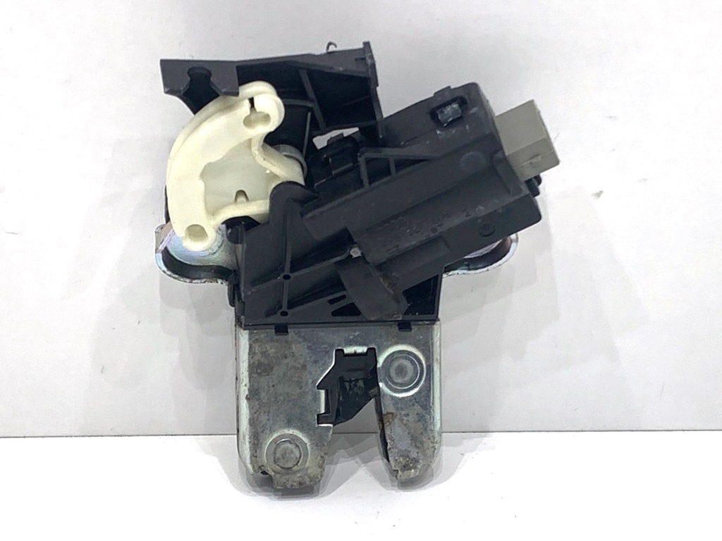 [STARK-875595] Cerradura de portón trasero Audi A4 B8
