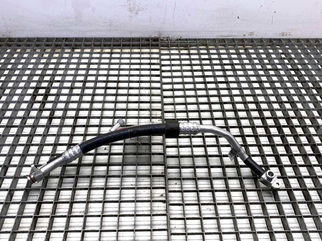 [STARK-875960] Tubo de aire acondicionado Audi A4 B9