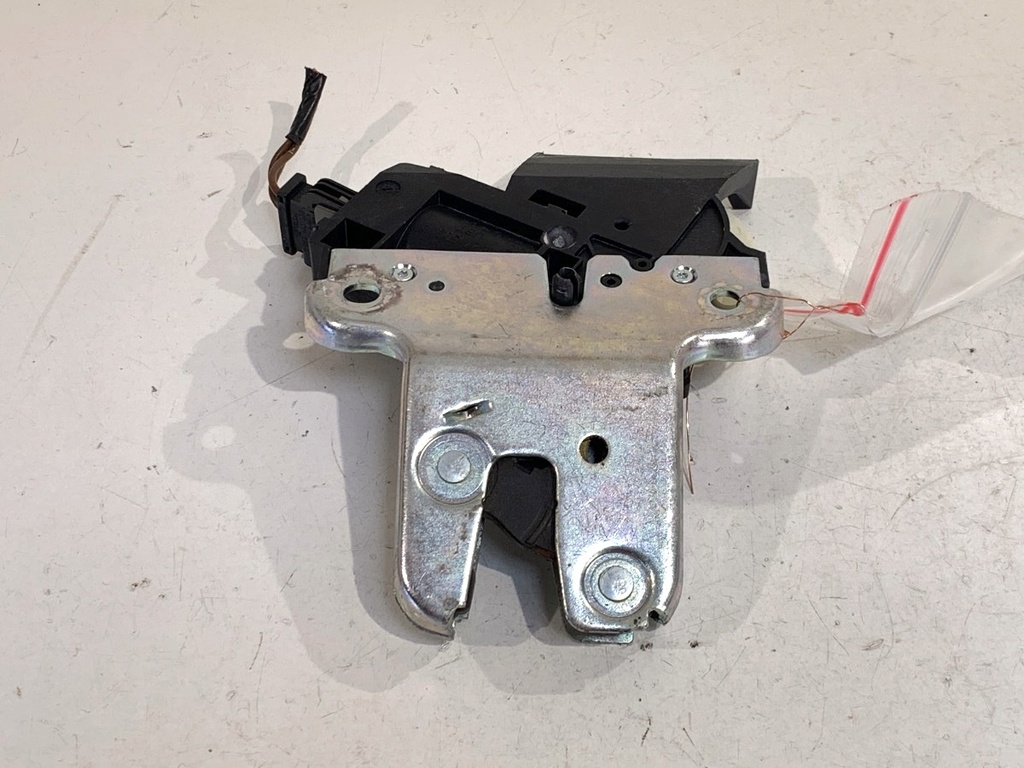 [STARK-899651] Cerradura de portón trasero VW Passat B6 (3C2)