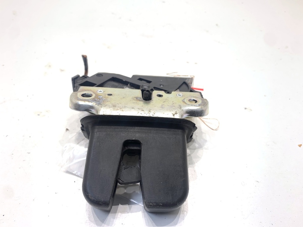 [STARK-905215] Cerradura de portón trasero VW Passat B6 (3C2)