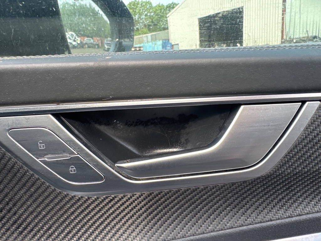 [EPE-105003] Tirador puerta delantera interior derecho Audi A6 C8 Avant 2020
