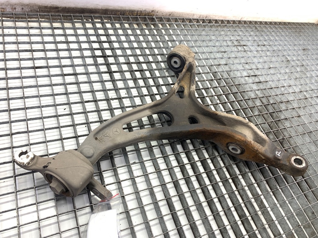 [STARK-916528] Brazo de suspensión delantero derecho Mercedes-Benz Clase R (W251, V251)