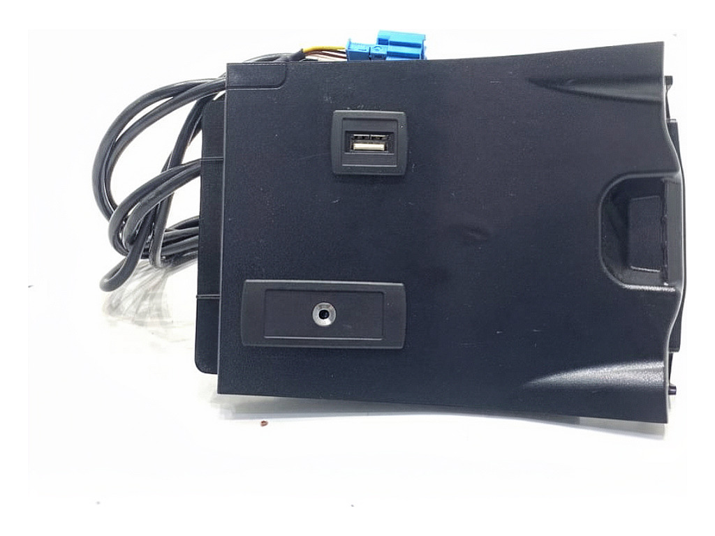 [STARK-927073] Toma USB Mercedes-Benz Clase A (W176)