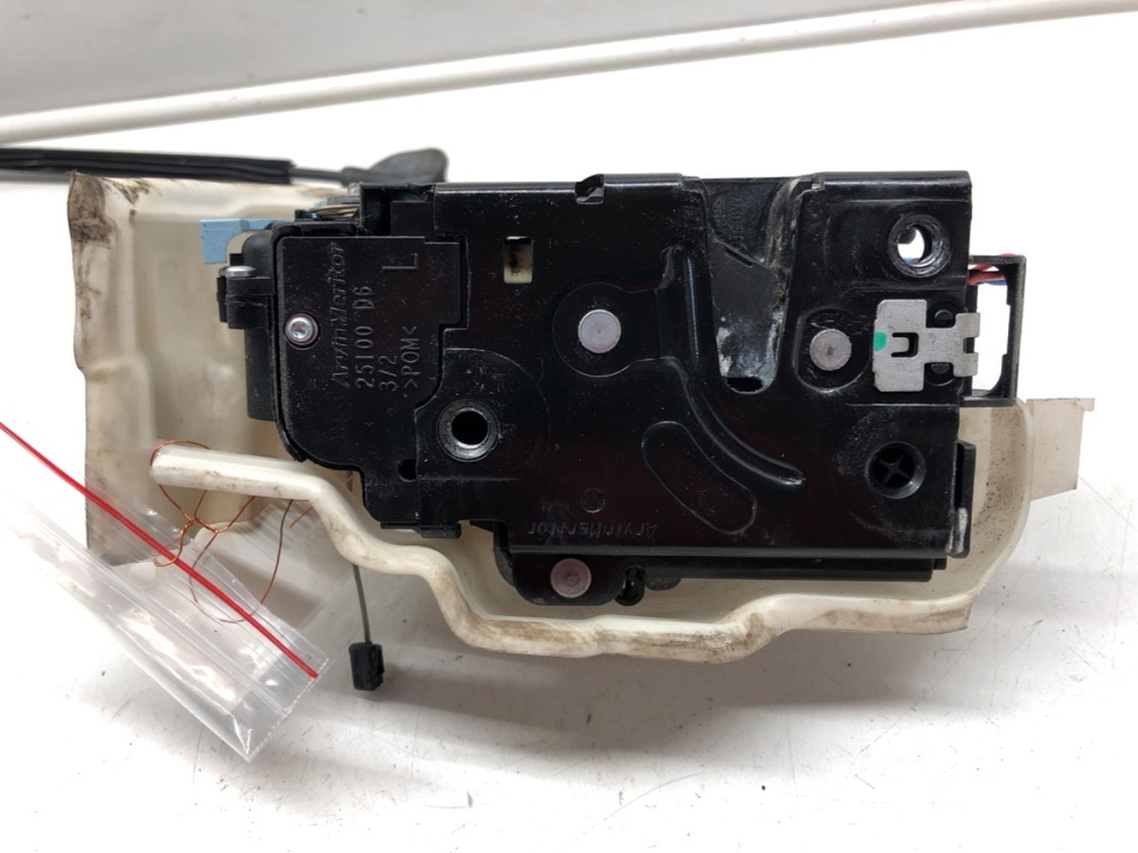 [STARK-494407] Cerradura de puerta delantera izquierda VW Golf VI