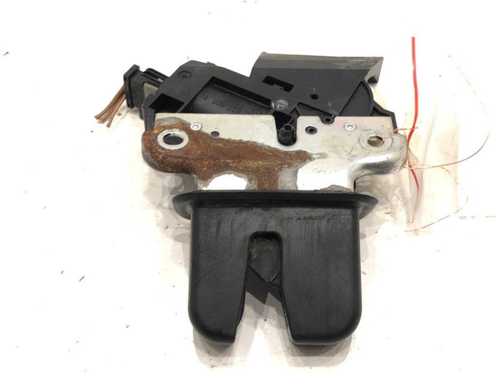 [STARK-657468] Cerradura de portón trasero VW Passat CC