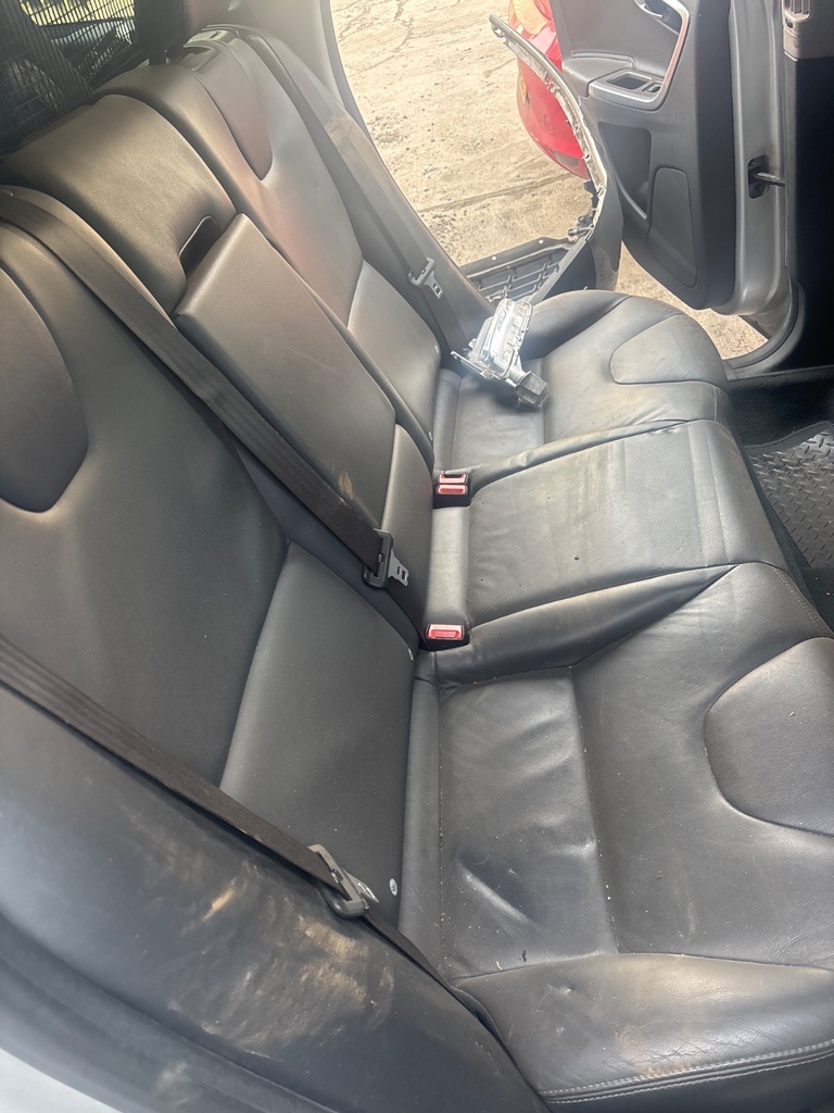 [EPE-129914] Conjunto de asiento trasero Volvo XC60