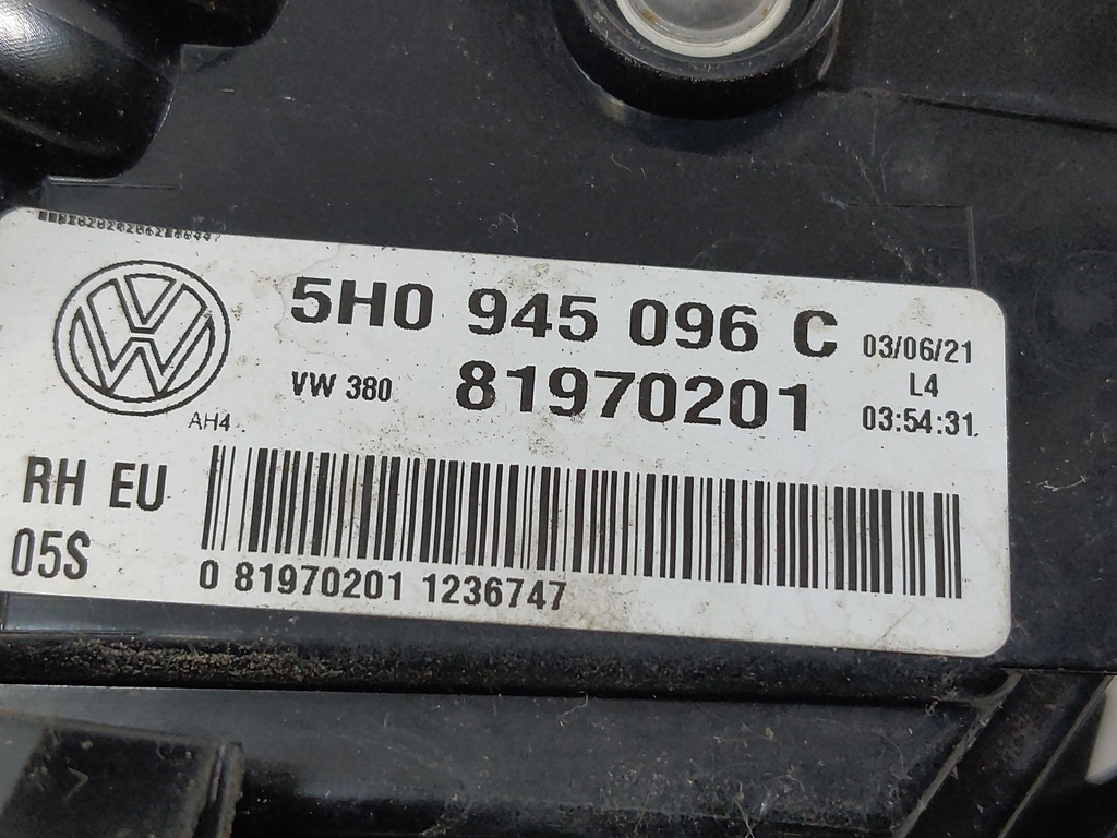 [MTD-540627] Piloto trasero derecho VW Golf VIII
