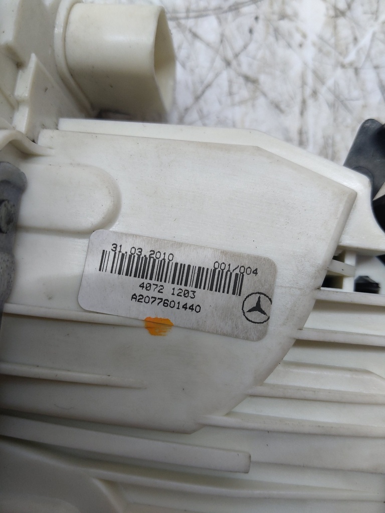 [MTD-540441] Cerradura de puerta Mercedes Clase E C207
