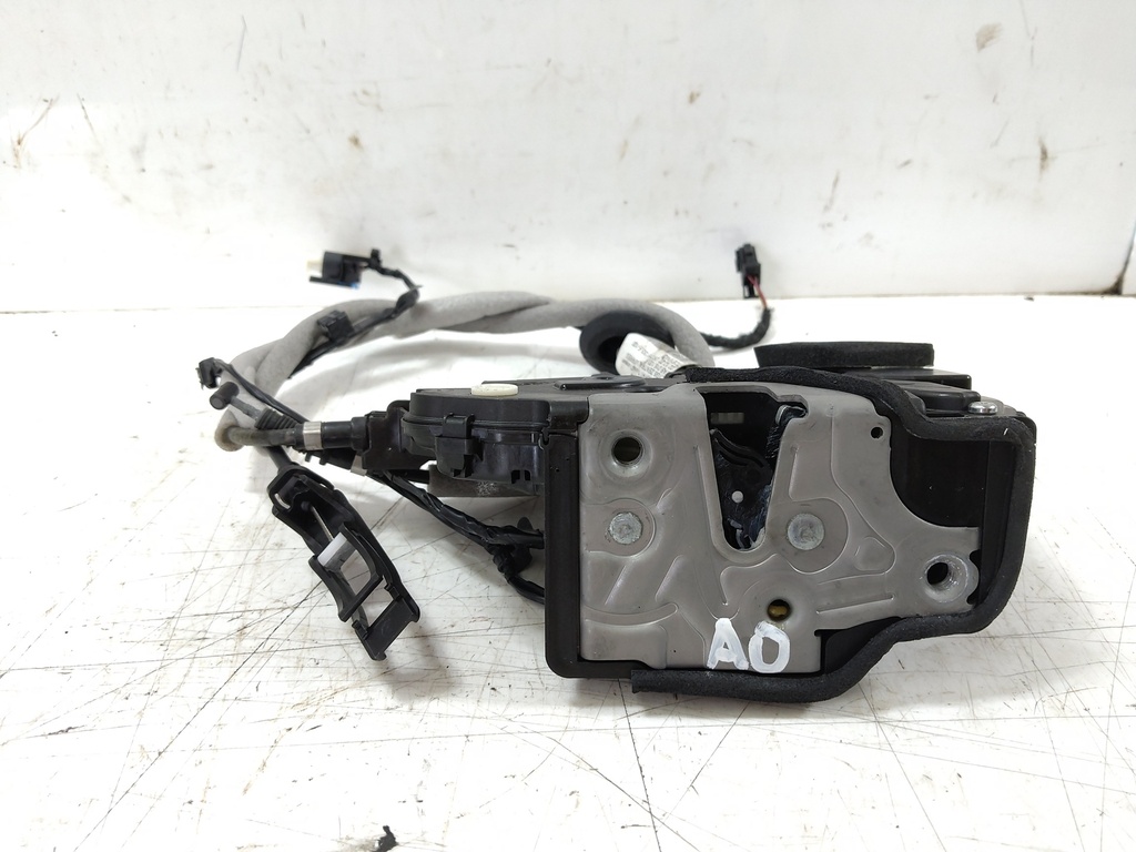 [MTD-540665] Cerradura de puerta trasera derecha VW Golf 2024