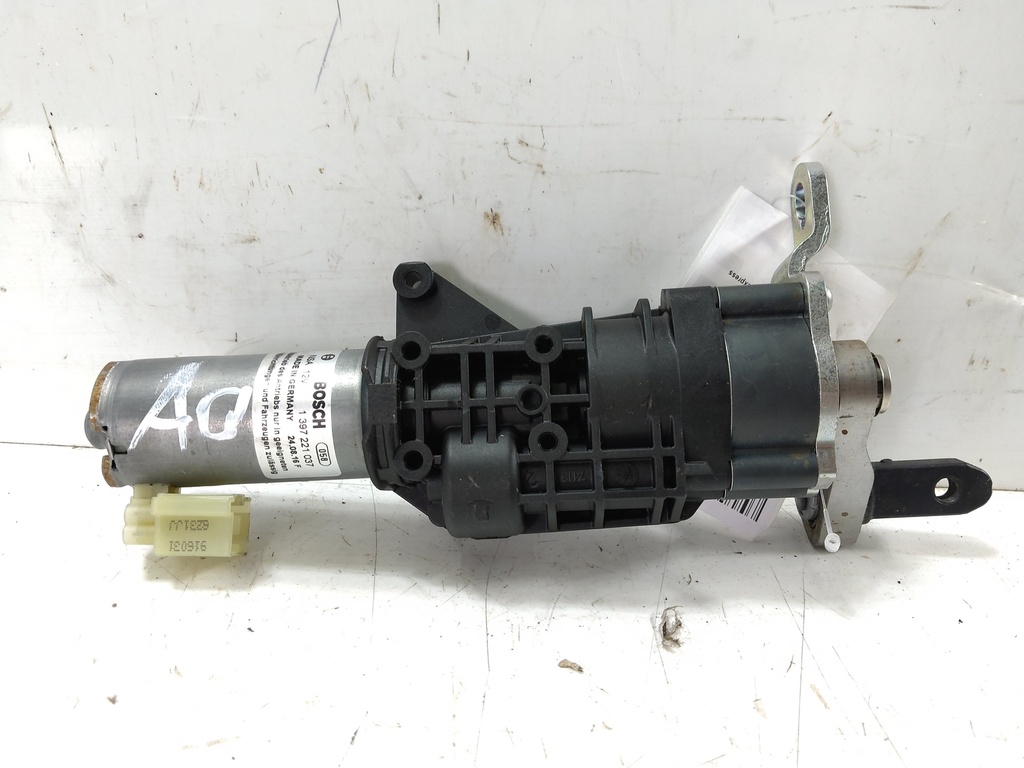 [MTD-540652] Unidad de accionamiento del portón trasero derecho Audi A4 B9 Avant